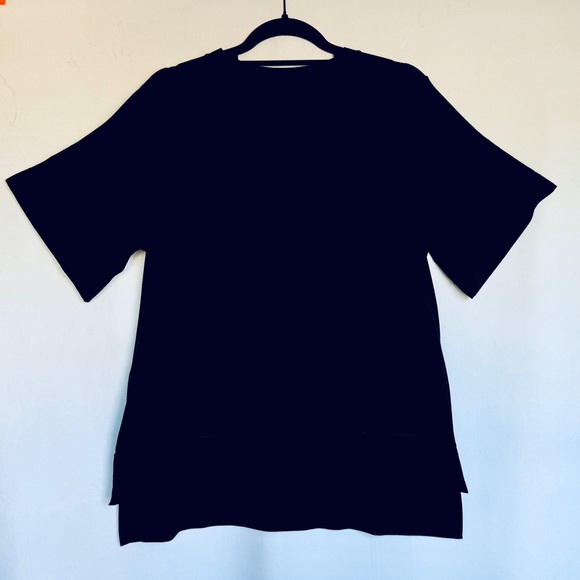 ADAY Essentialist T-Shirt - Picture 4 of 7